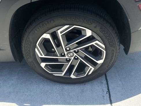 Used 2025 Hyundai Tucson Limited FWD image 11