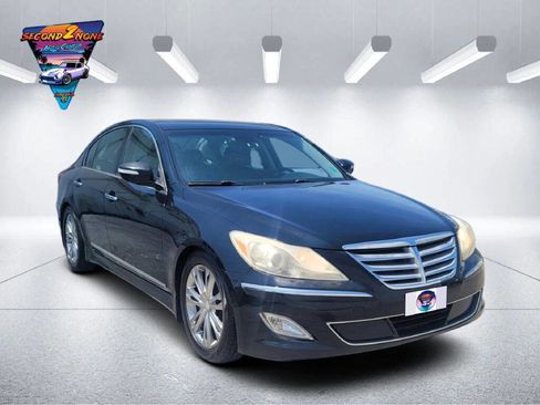 Used 2012 Hyundai Genesis 4.6 RWD image 2