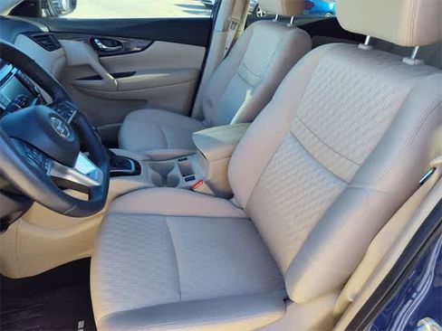 Used 2019 Nissan Rogue SV image 17