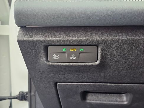 Used 2025 Volkswagen Tiguan SEL R-Line image 24