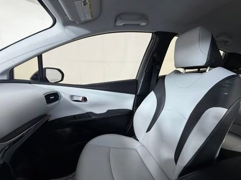 Used 2019 Toyota Prius XLE FWD image 18