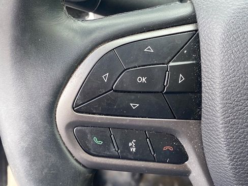 Used 2019 Jeep Cherokee Limited image 16