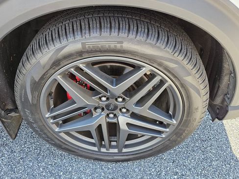 Used 2025 Ford Explorer ST image 17