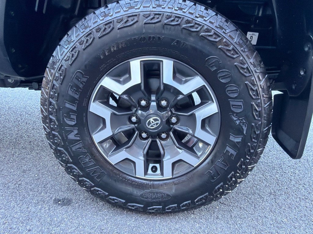 Used 2023 Toyota Tacoma TRD Off-Road w/ Technology Package AWD/4WD image 33