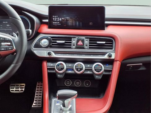 Used 2022 Genesis G70 3.3T Launch Edition RWD image 15