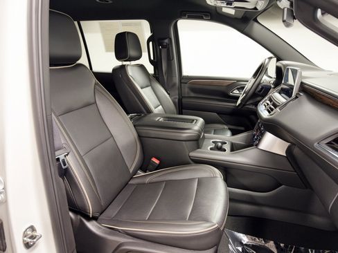 Used 2024 Chevrolet Suburban Premier RWD image 30