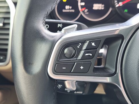 Used 2019 Porsche Cayenne image 30