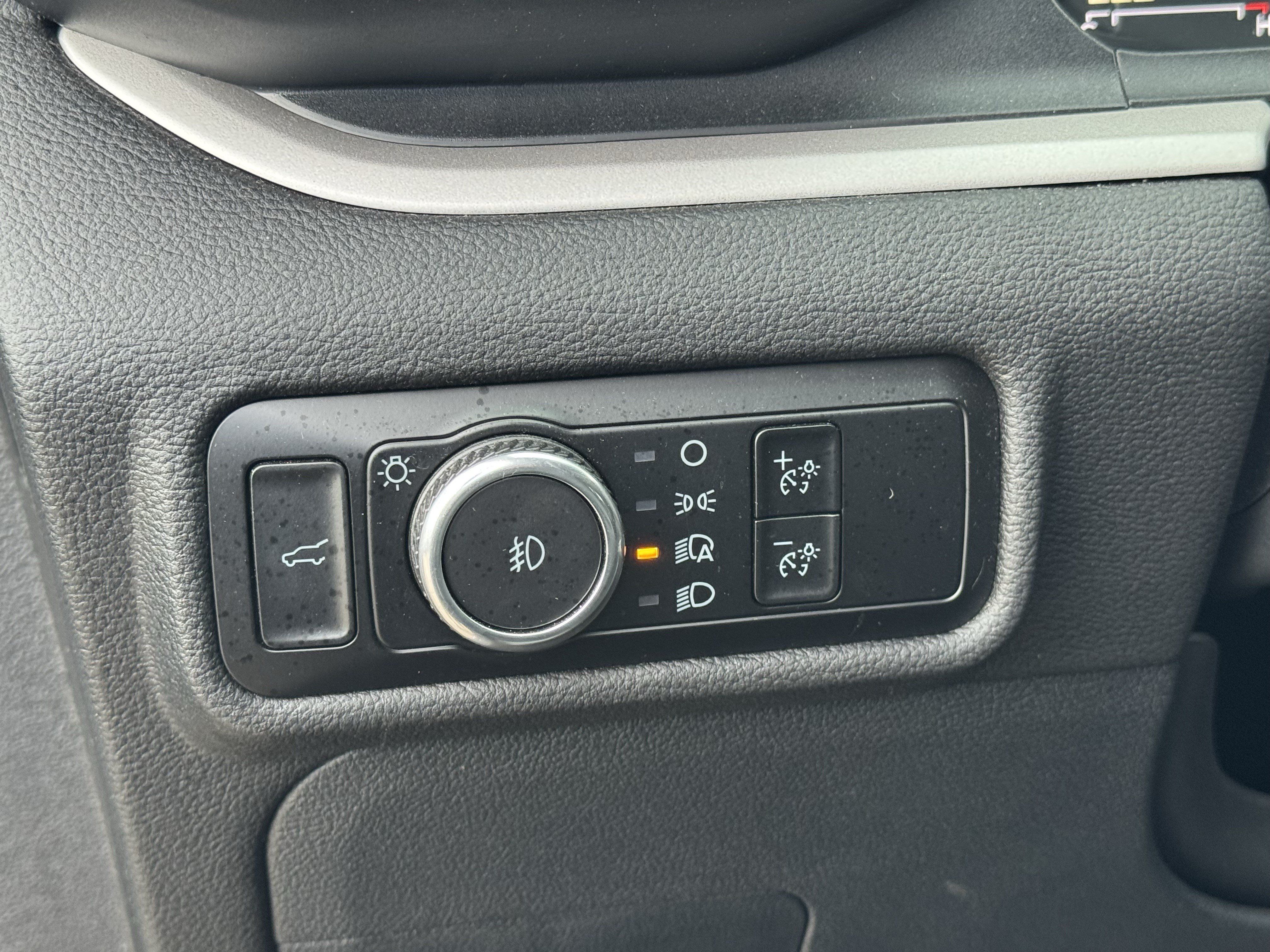 Used 2023 Ford Explorer XLT w/ Equipment Group 202A RWD image 15