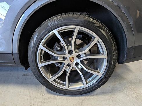 Used 2023 Porsche Cayenne w/ Premium Package AWD/4WD image 14