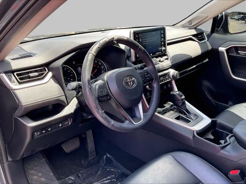 Used 2020 Toyota RAV4 XLE Premium FWD image 14
