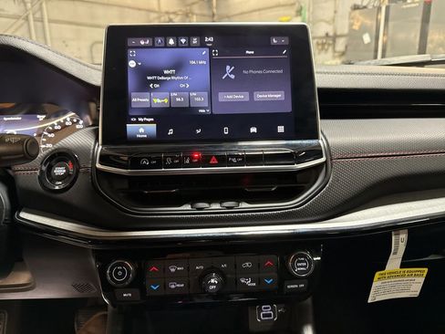 Used 2024 Jeep Compass Trailhawk w/ Trailhawk Convenience Group image 16