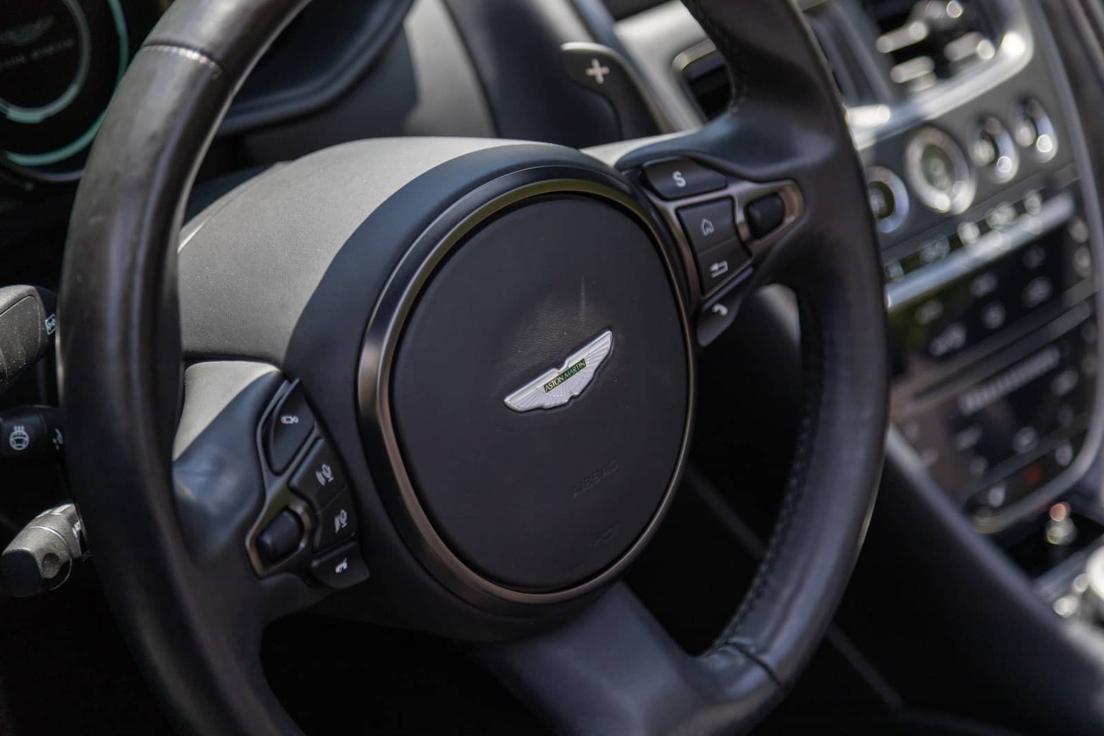 Used 2021 Aston Martin DB11 Volante RWD image 40
