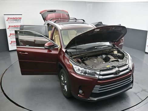 Used 2018 Toyota Highlander Limited Platinum AWD/4WD image 25