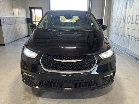 Used 2024 Chrysler Pacifica Touring-L image 23