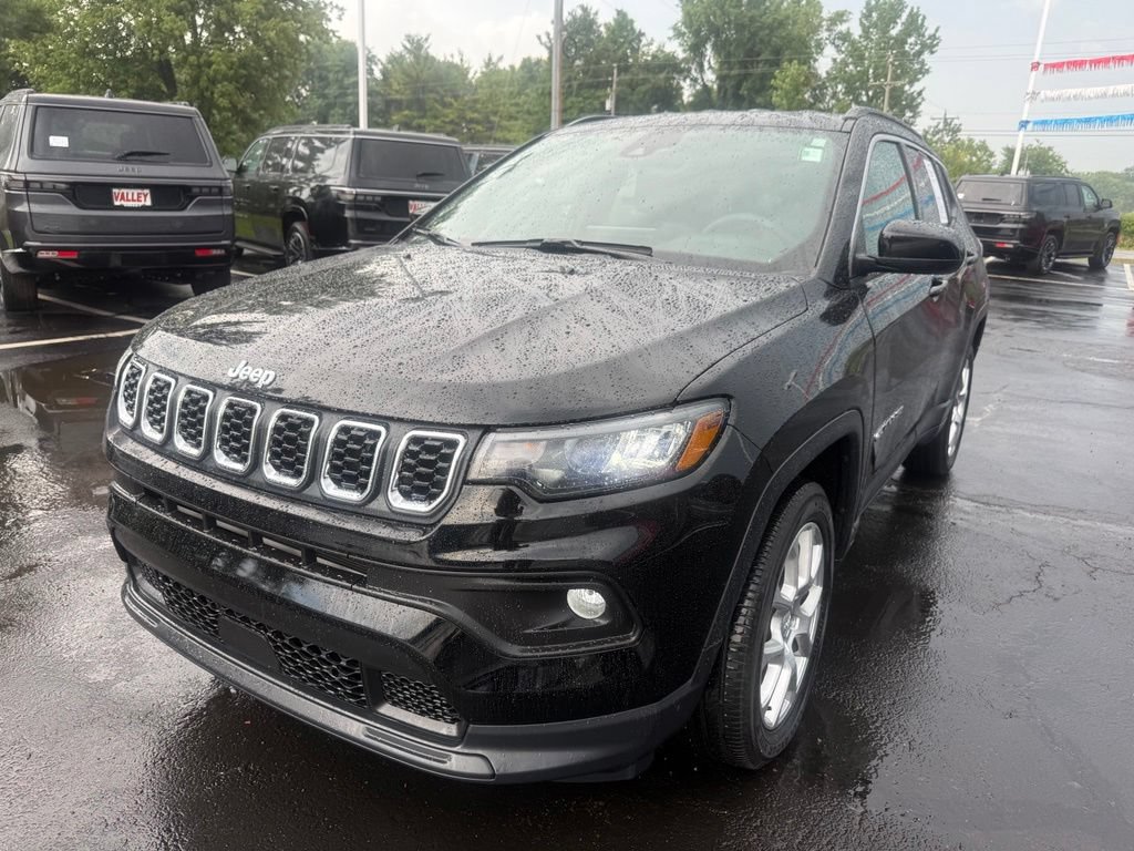 Certified 2024 Jeep Compass Latitude AWD/4WD image 9