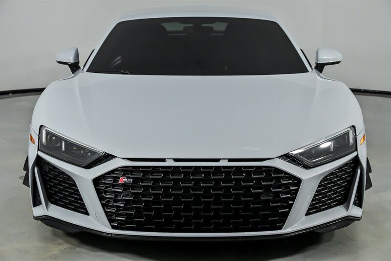 Used 2020 Audi R8 V10 w/ Carbon Exterior Package AWD/4WD image 4