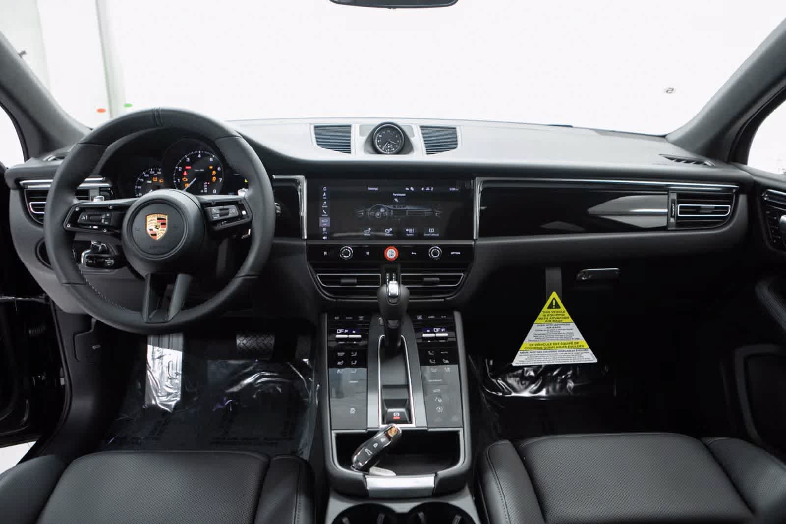 Certified 2026 Porsche Macan AWD/4WD image 13