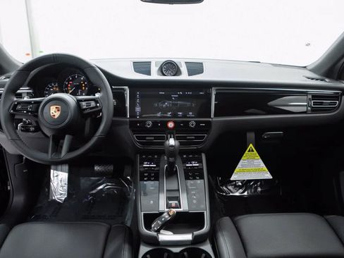Certified 2026 Porsche Macan AWD/4WD image 13
