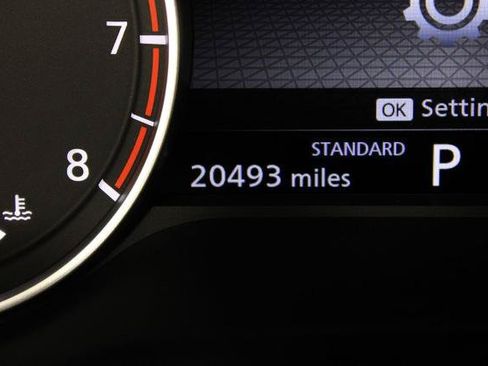 Certified 2024 Nissan Rogue SV FWD image 28