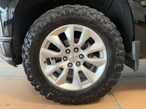Used 2019 Chevrolet Silverado 1500 Custom w/ Custom Value Package AWD/4WD image 8