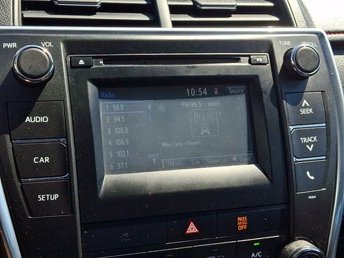 Used 2017 Toyota Camry SE w/ Moonroof Package FWD image 17
