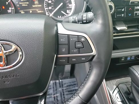 Used 2022 Toyota Highlander Platinum image 15