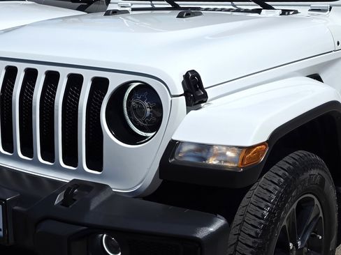 Used 2021 Jeep Wrangler Unlimited Sahara AWD/4WD image 8