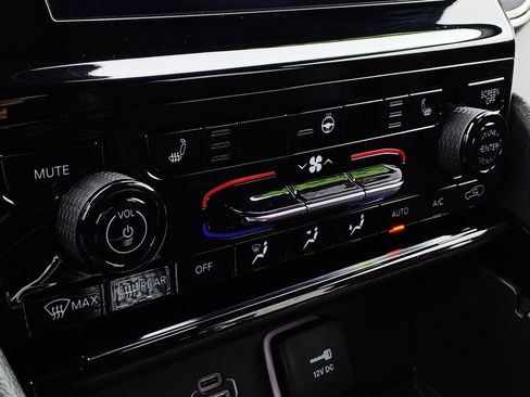 Used 2023 Jeep Grand Cherokee Altitude AWD/4WD image 24