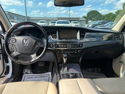 Used 2015 Hyundai Equus Signature RWD image 9