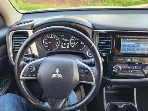 Used 2014 Mitsubishi Outlander SE FWD image 20