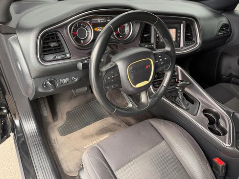 Used 2015 Dodge Challenger SXT RWD image 14