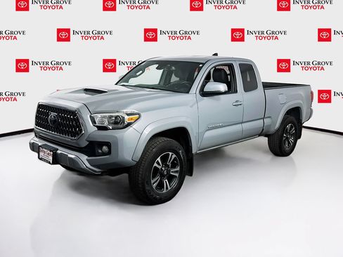 Used 2018 Toyota Tacoma TRD Sport AWD/4WD image 1