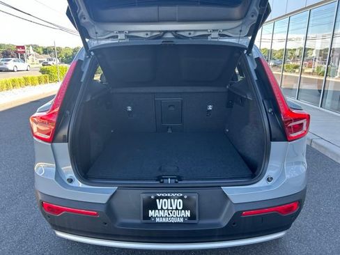 Used 2025 Volvo XC40 B5 Core AWD/4WD image 11