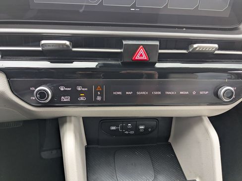 Used 2026 Kia Sportage EX FWD image 17