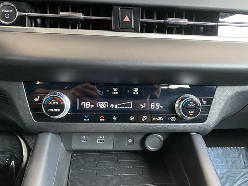 Used 2024 Mitsubishi Outlander SEL AWD/4WD image 35