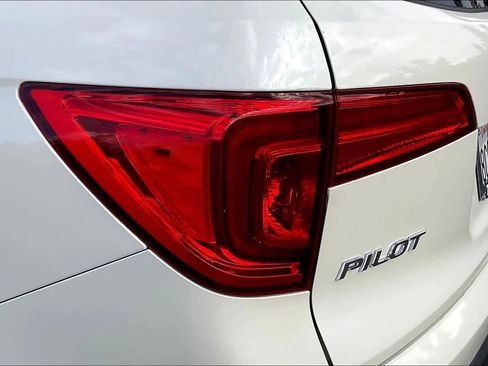 Used 2017 Honda Pilot EX image 32