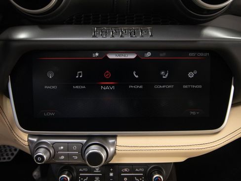 Used 2020 Ferrari Portofino image 37