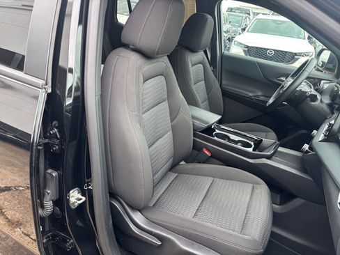 Used 2025 Chevrolet Equinox LT FWD image 37