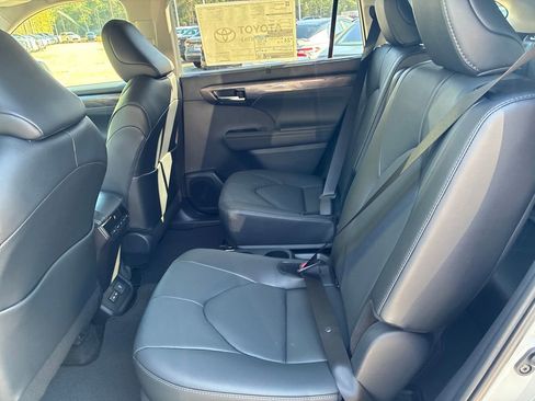 New 2026 Toyota Highlander Limited AWD/4WD image 16