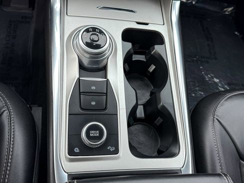 Certified 2022 Ford Explorer XLT w/ Equipment Group 202A image 32