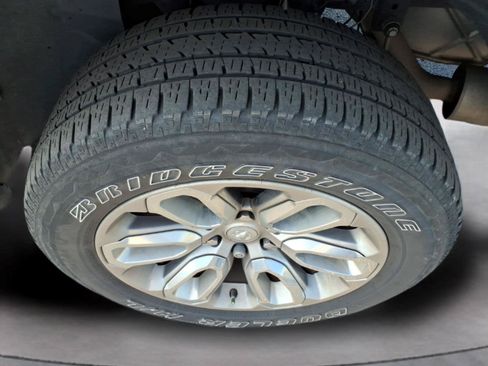 Used 2023 RAM 1500 Laramie AWD/4WD image 10