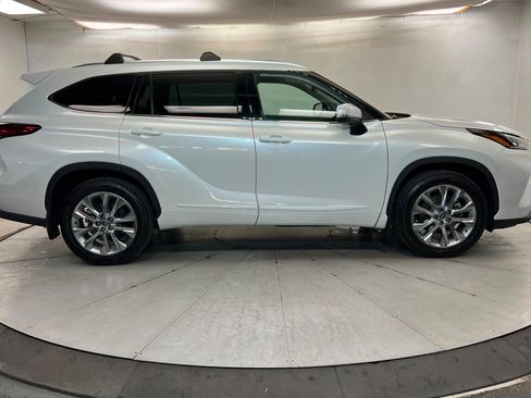 Used 2023 Toyota Highlander Limited AWD/4WD image 7