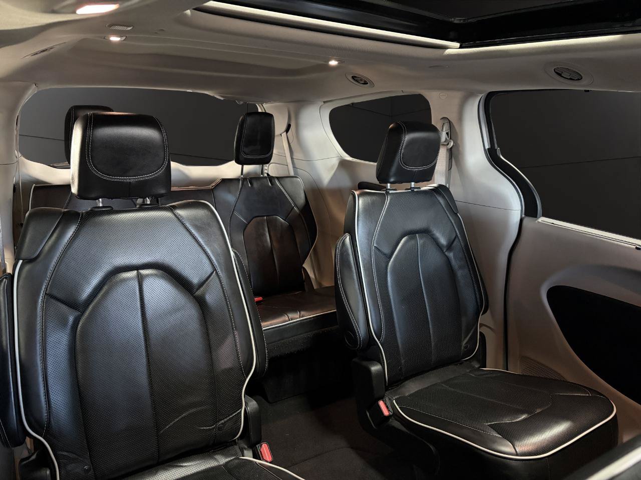 Used 2022 Chrysler Pacifica Limited FWD image 20