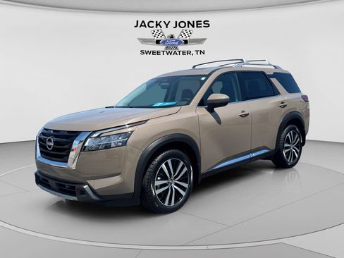 Used 2024 Nissan Pathfinder Platinum w/ Cargo Package AWD/4WD image 1