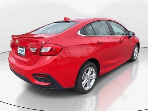 Used 2018 Chevrolet Cruze LT w/ Convenience Package image 5