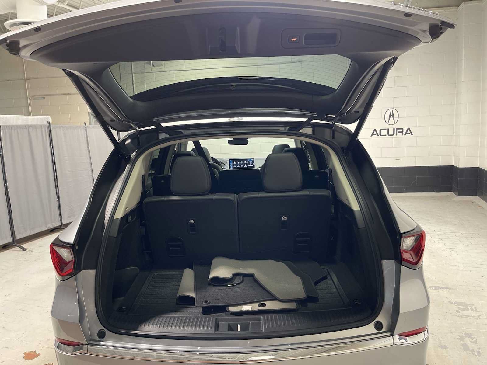 Used 2025 Acura MDX SH-AWD image 19