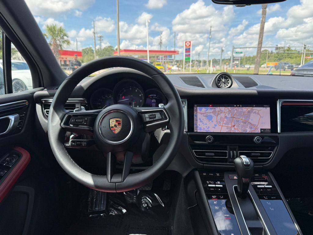 Used 2026 Porsche Macan AWD/4WD image 22