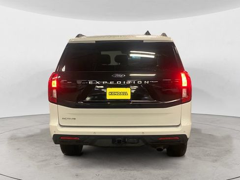 Used 2025 Ford Expedition Active AWD/4WD image 6
