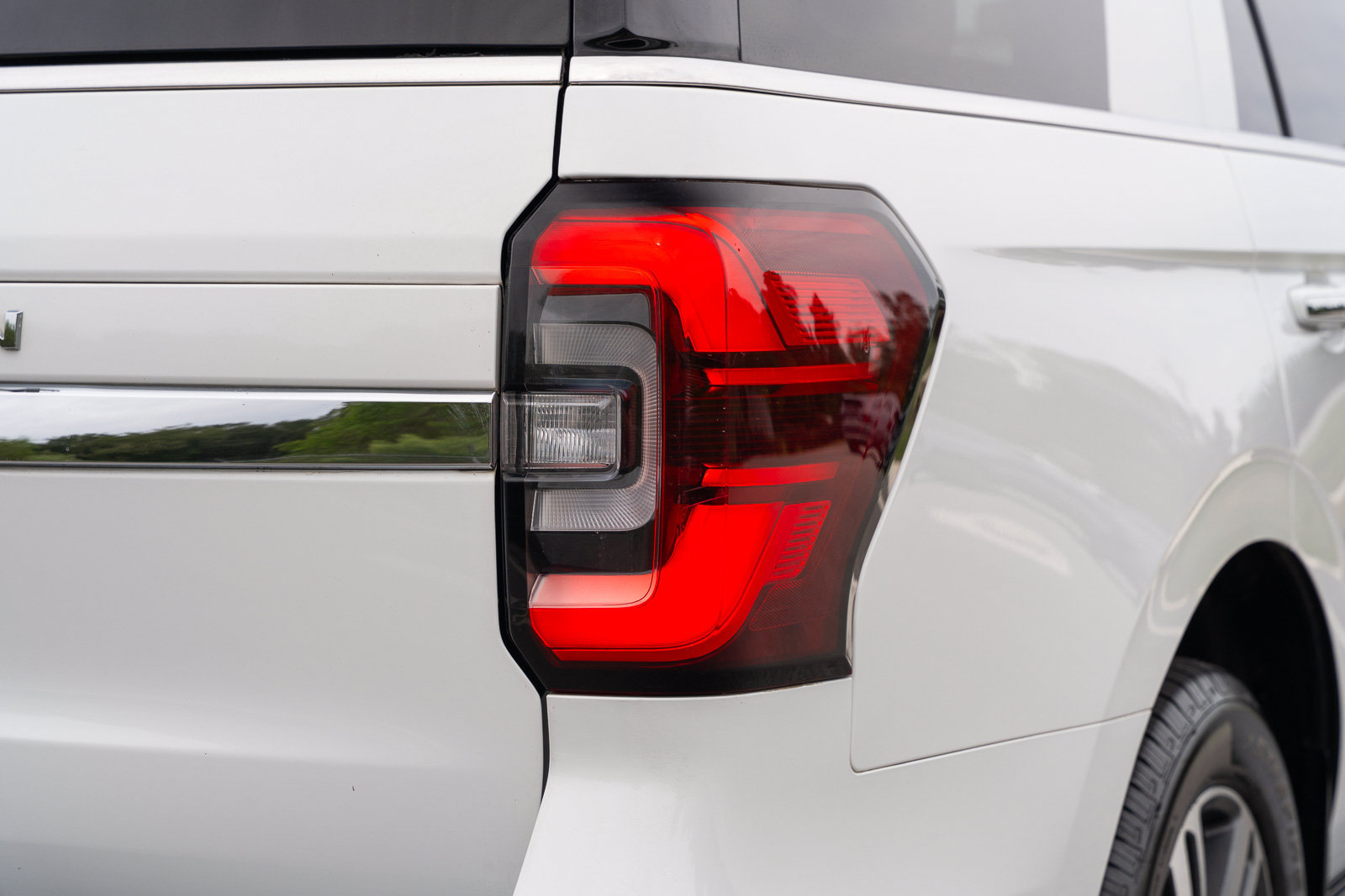 Used 2024 Ford Expedition Limited RWD image 14