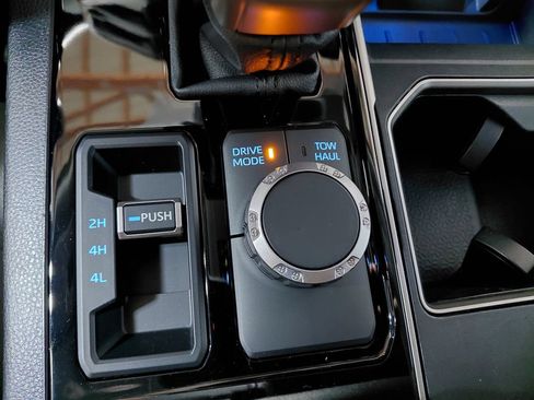 Used 2022 Toyota Tundra SR5 AWD/4WD image 36